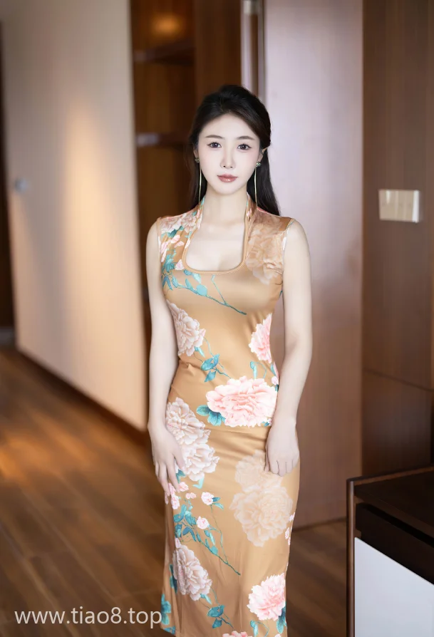 艳丽旗袍配会客厅暖光cos写真第1张 艳丽旗袍配会客厅暖光cos写真第1张