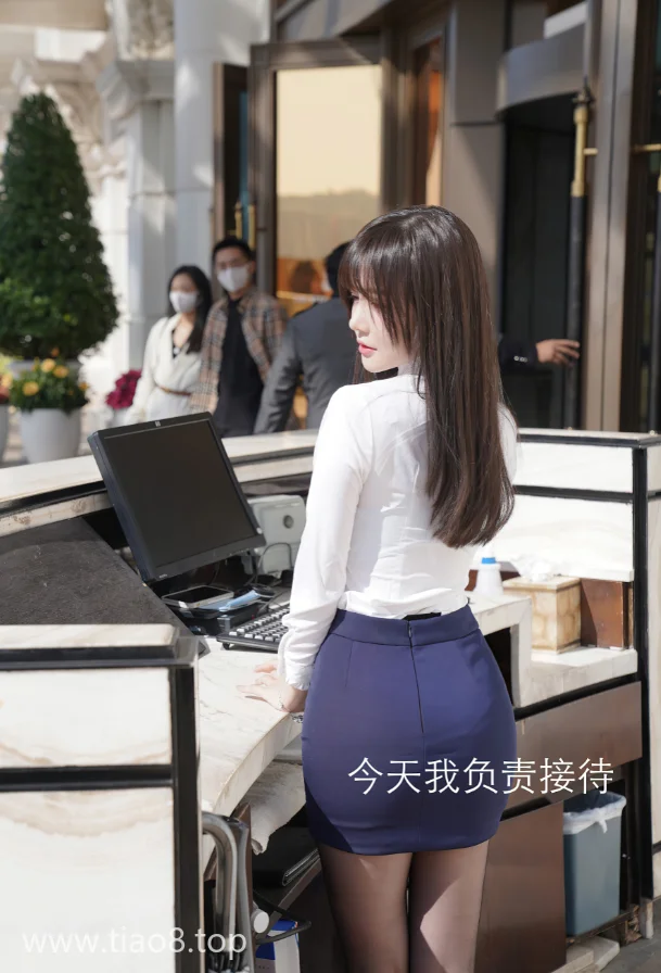 糯美子Mini前台接待cos写真第4张 糯美子Mini前台接待cos写真第4张