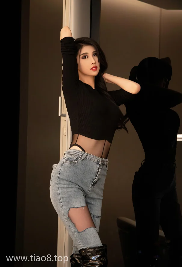 1米84的个子穿牛仔长裤cos写真第1张 1米84的个子穿牛仔长裤cos写真第1张