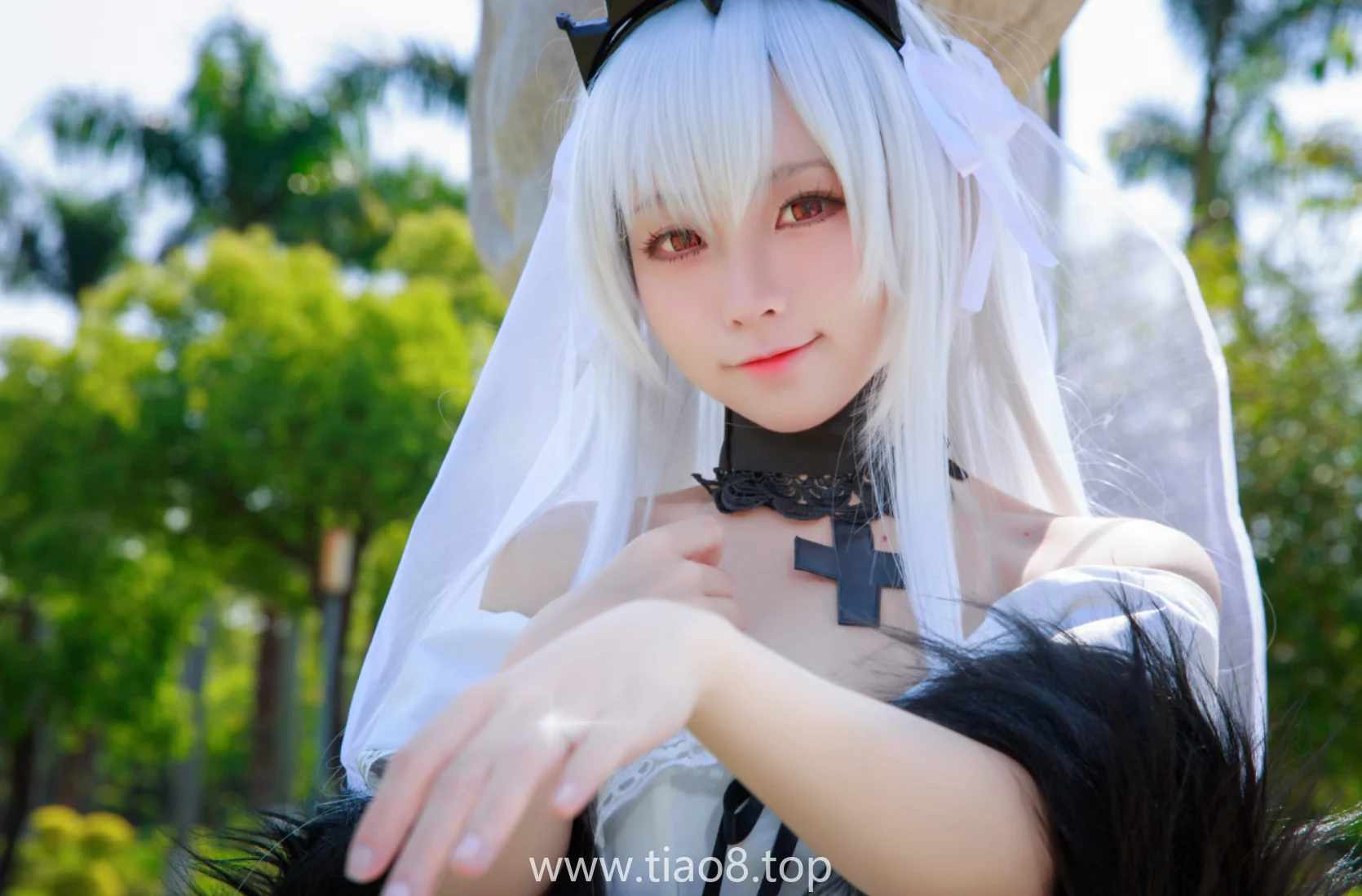 G44不会受伤婚纱德皇cos写真第4张
