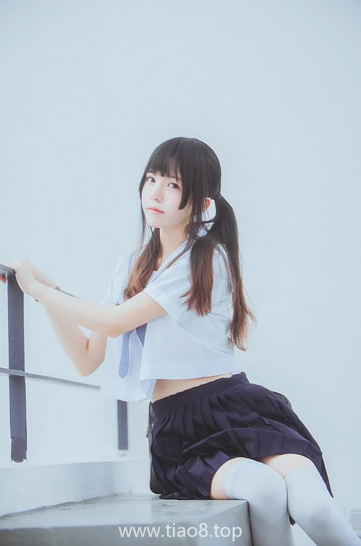 桜桃喵的蓝白水手服cos写真第2张 桜桃喵的蓝白水手服cos写真第2张