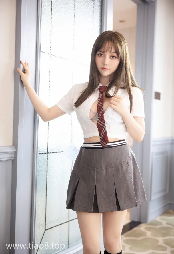 学校里穿裙子校服的豆瓣酱cos写真第3张 学校里穿裙子校服的豆瓣酱cos写真第3张