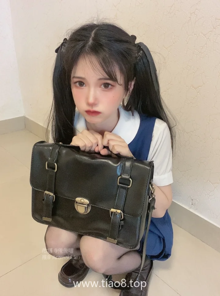 倦倦喵这期JK的书包里有什么cos写真第1张 倦倦喵这期JK的书包里有什么cos写真第1张