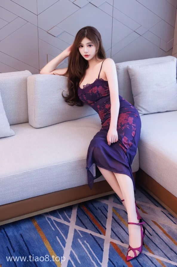 客厅这么大就拍她一人cos写真第1张