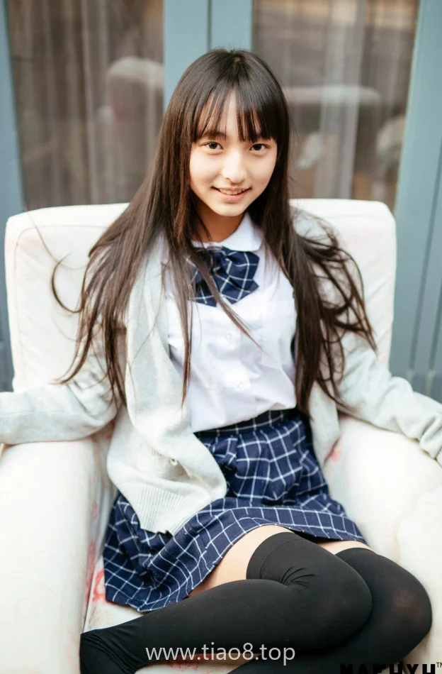 神楽坂真冬这组JK制服cos写真第2张 神楽坂真冬这组JK制服cos写真第2张
