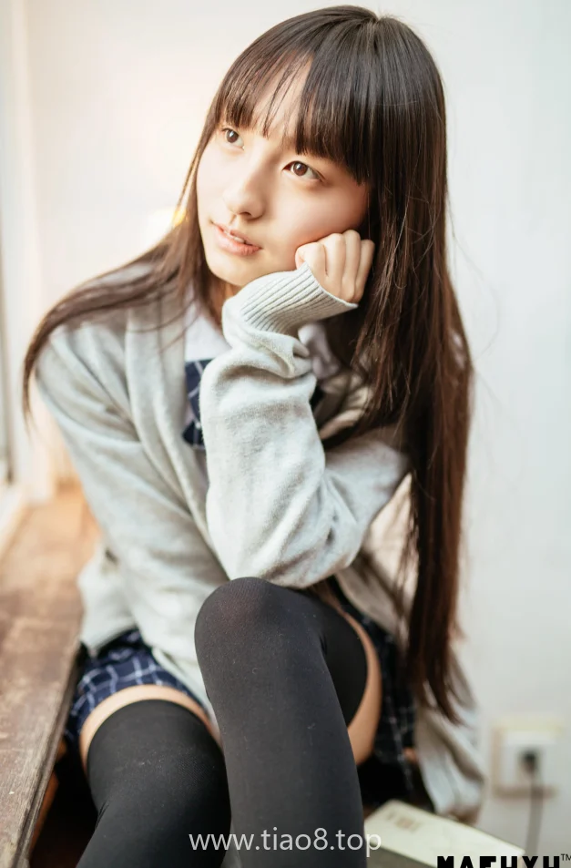 神楽坂真冬这组JK制服cos写真第4张 神楽坂真冬这组JK制服cos写真第4张