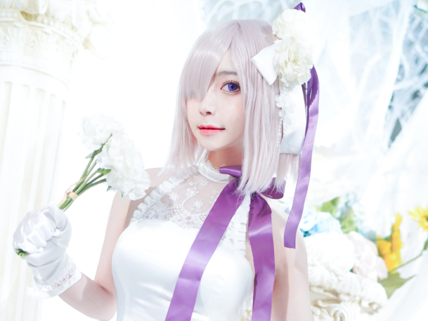手握白花站在光里,星野saori的玛修周年礼服美到犯规