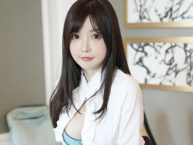 笑起来眼睛弯成月牙那张,糯美子Mini那套前台接待确实抓眼