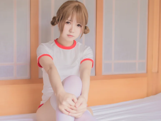 Yoko宅夏这期妹汤物语校服照,那个马尾辫从侧面看弧度绝了