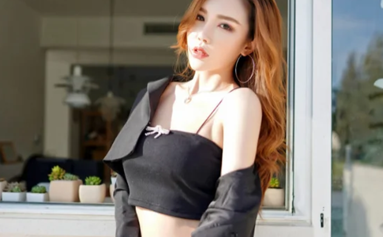 看完梦小楠阳光少女这套,阳光照在白皮肤那几张我看了三遍
