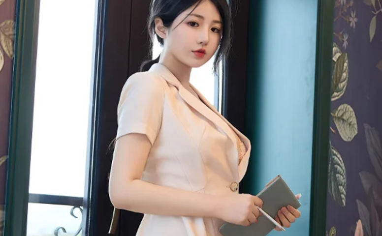 回眸一笑那张确实抓眼,陈小花时装模特花园这套有灵气