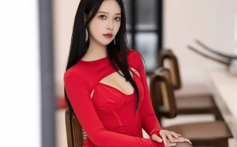 春意盎然的郊区公园配红色连衣裙，郑颖姗Bev时装模特照片色调太舒服了