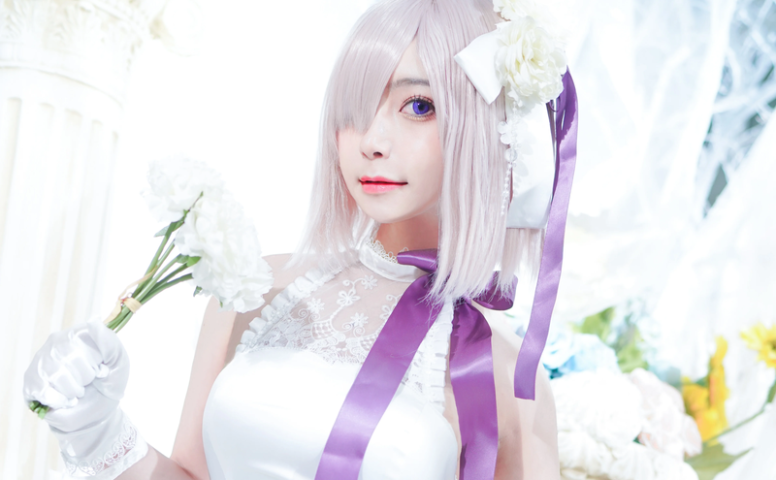 手握白花站在光里,星野saori的玛修周年礼服美到犯规