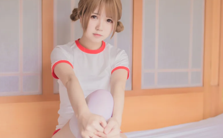 Yoko宅夏这期妹汤物语校服照,那个马尾辫从侧面看弧度绝了