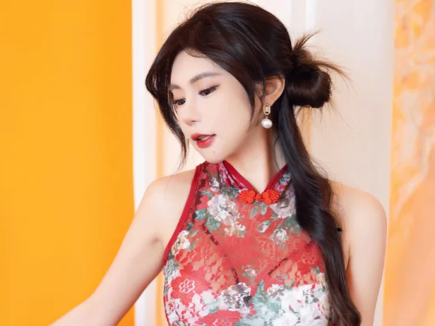 大房子里艳红旗袍,绮里嘉ula这套旗袍美少女82张